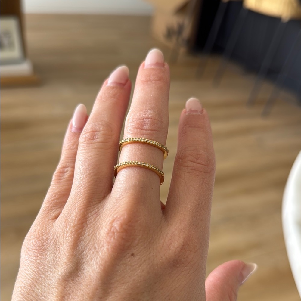 Elegant Gold Double Band Ring - Picture 2 of 4